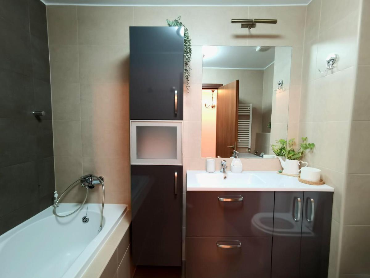 Cosy Boutique 61 Sqm Apartment - Private Parking - Ten Blocks Residence Bucureşti Eksteriør bilde