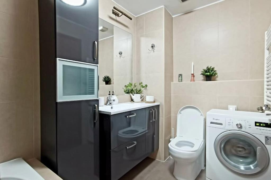 Cosy Boutique 61 Sqm Apartment - Private Parking - Ten Blocks Residence Bucureşti Eksteriør bilde